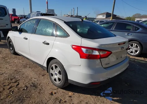 2013 Ford Focus S z USA, uszkodzony, nr VIN 1FADP3E27DL307877